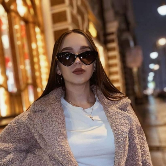 Meet your Posher, Barbara - Picture 5 of 6